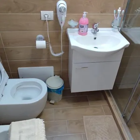 Bibis Apartament *